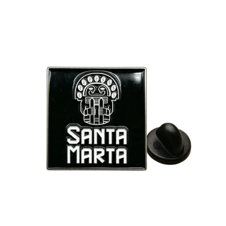 Pines Santa Marta y broches en la ciudad